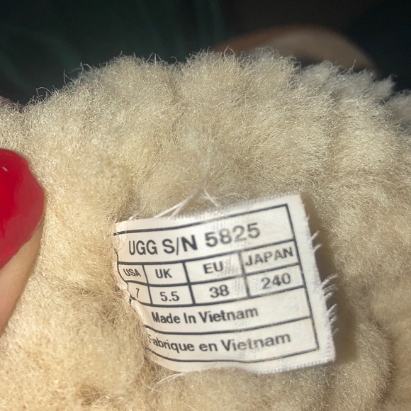 Ugg’s authentic vet nice un - Picture 5 of 10